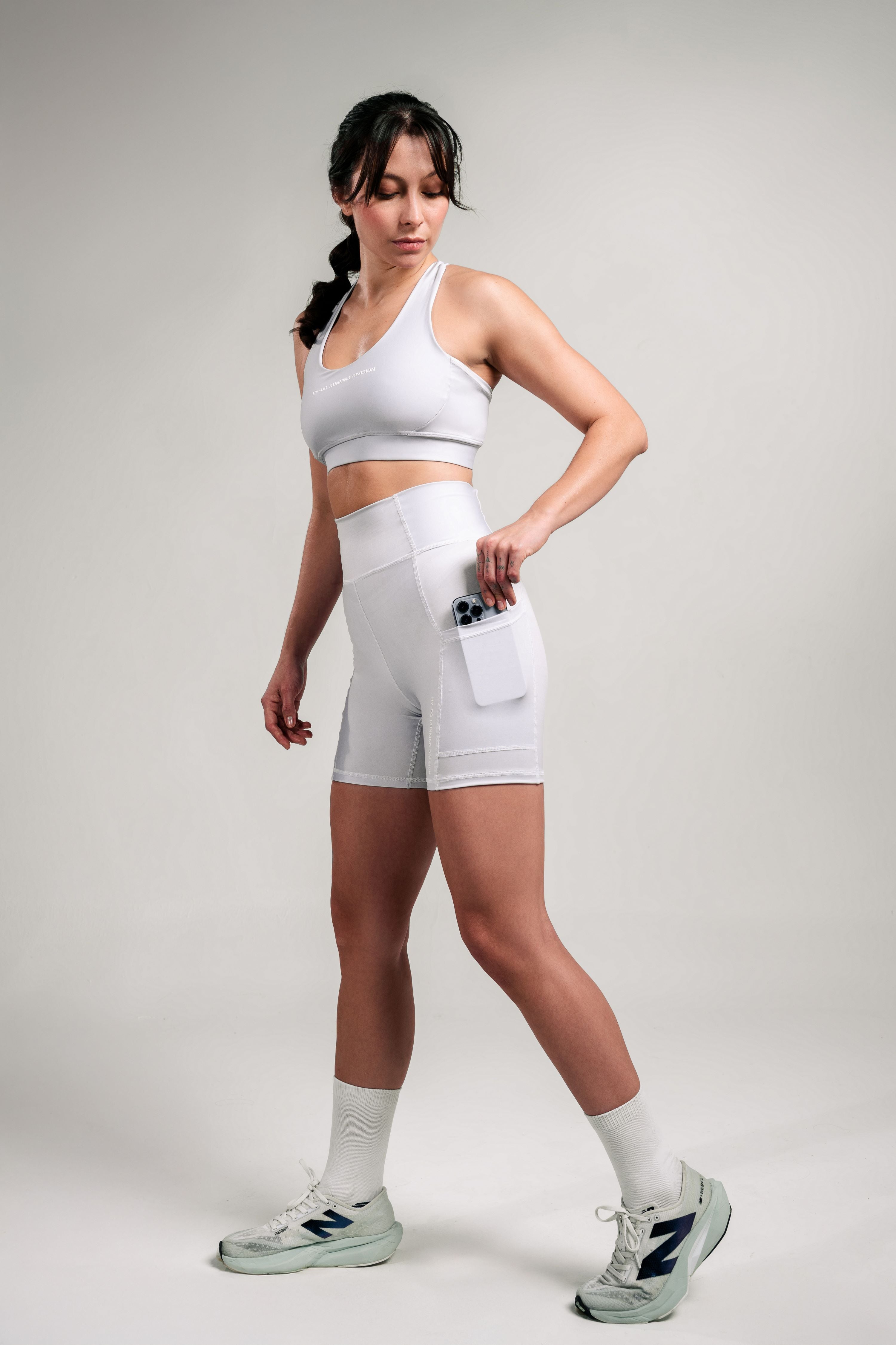 Runlight Women Biker Short - Gris claro